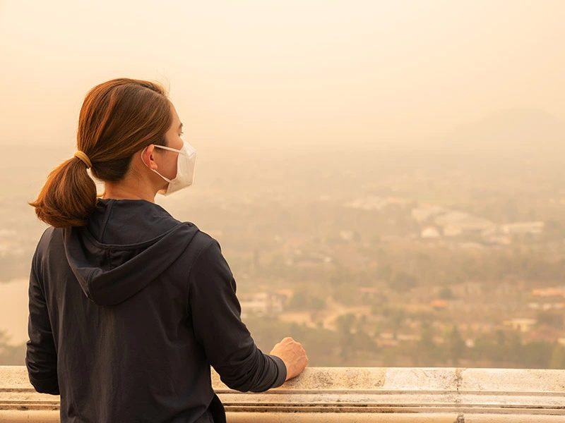 woman wearing an N95 mask for protection during bad air pollution