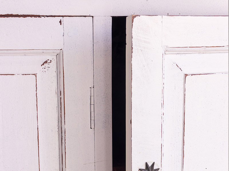 loose cabinet door that won't close